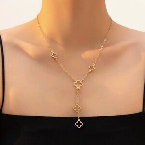Geometrical Cutout Clover Shape Pendant Necklace